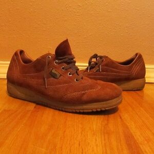 Vintage Coaster’s Brown Suede Sneakers